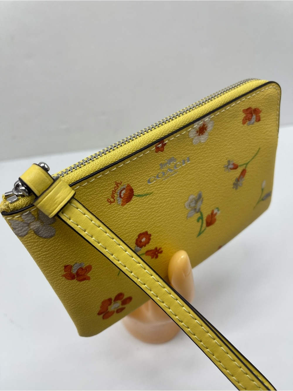Coach Corner Zip Wristlet With Mystical Floral Print C8701
NWT - Picture 4 of 16